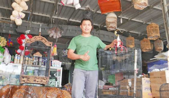 Sukses Dirikan Toko Sangkar Burung Terbesar di Kudus