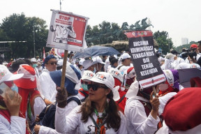 Kemenkes Bingung Ingin Lindungi Nakes, Malah Didemo