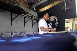 Gemar Desain, Sukses Dirikan Usaha Konveksi dan Distro