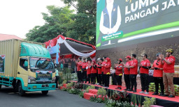 Gubernur Khofifah Bantu Stabilkan Harga dan Daya Beli Masyarakat