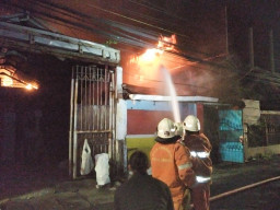 Dibakar Santrinya Sendiri, Gara-gara Rindu Anak dan Istri