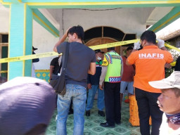 Lina, Wanita Malang, Digorok di Depan Anaknya