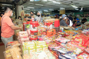 Imlek 2023, Kue Keranjang Makin Diburu Warga Surabaya