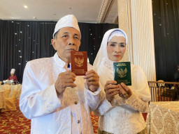 Suami-Istri Lansia 70 Tahun Dinikahkan Lagi, Agar Dapat Surat Nikah