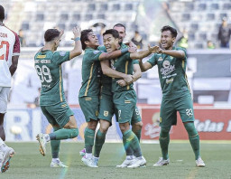 Persebaya Menang Lagi, Naik ke Papan Atas