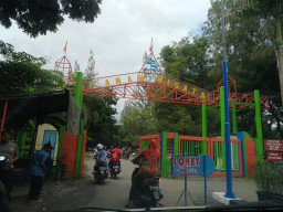 Bendung Gerak Waru Turi Mulai Dipadati Pengunjung