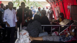 Presiden Jokowi Tinjau Gempa Cianjur, yang Meninggal Hampir 300 Orang