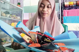 Modal Sisa Uang Saku, Kini Sukses Bisnis Kerajinan Tangan