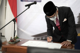 Ridwan Kamil Lantik Dirut RSHS Jadi Kepala Dinas Kesehatan