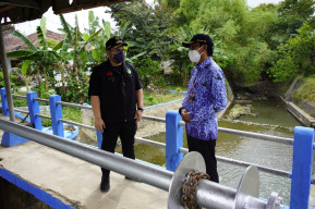 Mas Bub Ditho Pantau Kondisi Pintu Air Sungai Tretek