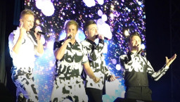Gelar Konser di Surabaya, Bank Jatim Ajak Nasabah Setia Nonton Westlife