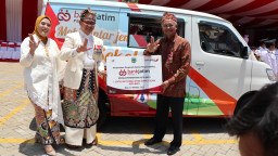Bank Jatim Serahkan CSR dan Branding Pasar Induk Among Tani