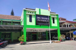 KBM 100 Persen di Ponorogo untuk kelas X dan XI