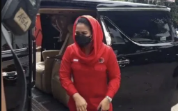 Puti Hadir di Kantor PDIP Jatim. Akankah Rekom Jatuh ke Puti?