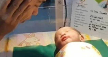 Melahirkan, Istri Sapri Menangis di Ruang Bersalin