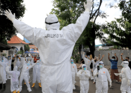 Baca juga : Kasus Covid-19 Turun, Surabaya Raya Masuk Level 2