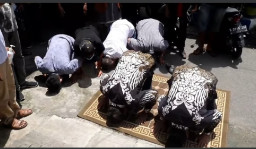 MK Tolak Gugatan Suhandoyo-Astiti, Paslon Yes Bro Sujud Syukur