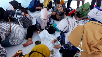 Baca juga : SMP YPPI 1 Surabaya Adakan Pelatihan Batik Gedi, PKK Kapasan : Melatih Kesabaran dan Ketelatenan
