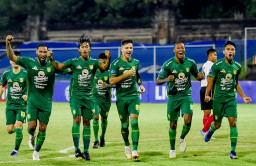 Kalahkan Persita dengan Skor 2-0, Persebaya  Raih Kemenangan Perdana di Liga 1