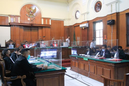 Sidang Perdana Tragedi Kanjuruhan Lancar, Diluar Sidang Serem