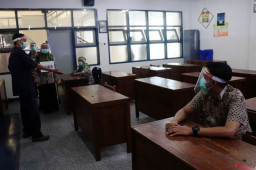 'Bu Risma, Jangan Coba-coba Berlakukan KBM..'