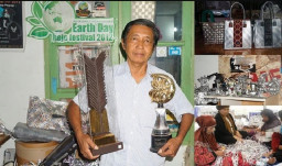 Eksis Inovasikan Sampah Plastik Jadi Kerajinan