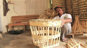 Eksis Berbisnis Keranjang Sayur dan Buah Hingga Luar Pulau