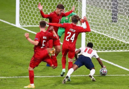 Aksi Diving Raheem Sterling Banjir Hinaan dan Kutukan