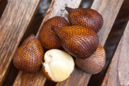 Khasiat Buah Salak, Atasi Masalah Pencernaan dari BAB Hingga Diare