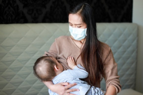 Tips Menyusui Aman Bagi Ibu yang Terpapar Covid-19