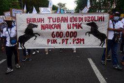 Khofifah, Umumkan UMK 2021, Sabtu Besok