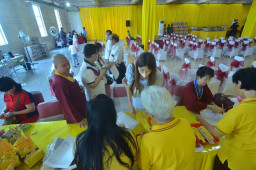 Upacara Ceng Beng di Grand Heaven, Beri Penghormatan Leluhur Budha