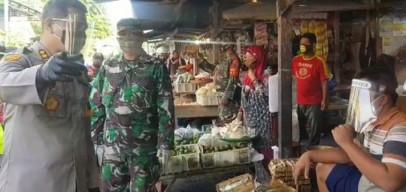 Bagikan Masker dan Face Shield ke Pasar Tradisional, Terminal dan Stasiun