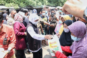 Gubernur Tinjau Pendistribusian Migor di Kota Pasuruan