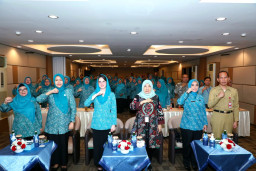 Ketua TP PKK Jatim Dukung  Pelatihan Pembuatan Produk Home Dekor