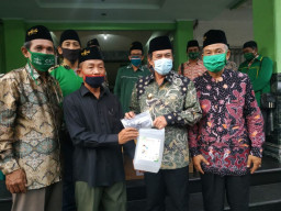 Wabup Nur Ahmad Bantu 35 Ribu Masker PCNU Sidoarjo