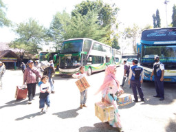 Terminal Arya Wiraraja Dibuka, Ratusan Warga Sumenep Kembali Merantau