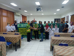 Disnaker Salurkan BST ke Buruh Pabrik