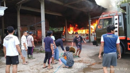 Mobil Jenis Elf Terbakar, Alami Kerugian Ratusan Juta Rupiah