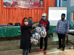 Reses di Sumawe, Sri Untari Ajak Pemuda Desa Berwirausaha