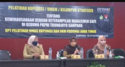 Diskumnaker Sampang Fasilitasi Pelatihan Keterampilan Managemen