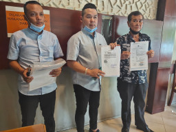 Iwan Cendekia Dituding Belum Serahkan Sertifikat Pengusaha Plastik