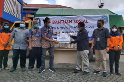 5 Ton Beras Disalurkan Aspekindo DPK Sidoarjo Untuk Korban Bencana di Jatim