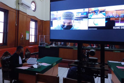 Kasus Salah Transfer Bank BCA, Ardi Pratama Dituntut 2 Tahun Penjara