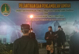 Sekda dan 7 Pejabat Eselon II Dilantik Gus Ipul di Tengah Pasar