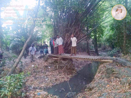 Warga Penjangkungan 'Dambakan Jembatan Permanen'