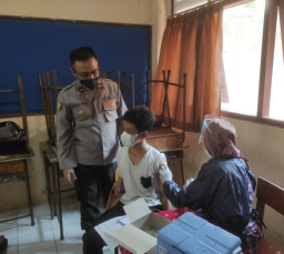 Vaksinasi Covid-19 Mulai Sasar Pelajar SLTP