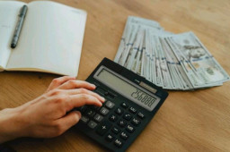 Kiat Tetap Hemat Meski Hobi Belanja Produk dan Makanan Secara Online