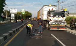 Pesepeda di Sidoarjo Tewas Tertabrak Truk