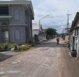 Jalan Menuju Pelabuhan Kertasada Rusak, Pemerintah Diminta Lakukan Perbaikan